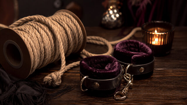 bon 640x360 - Bondage poprvé: pouta, lana a co si pohlídat